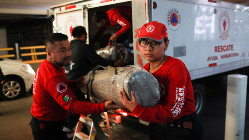 Hàng viện trợ nhân đạo được gửi tới Thổ Nhĩ Kỳ và Syria.
