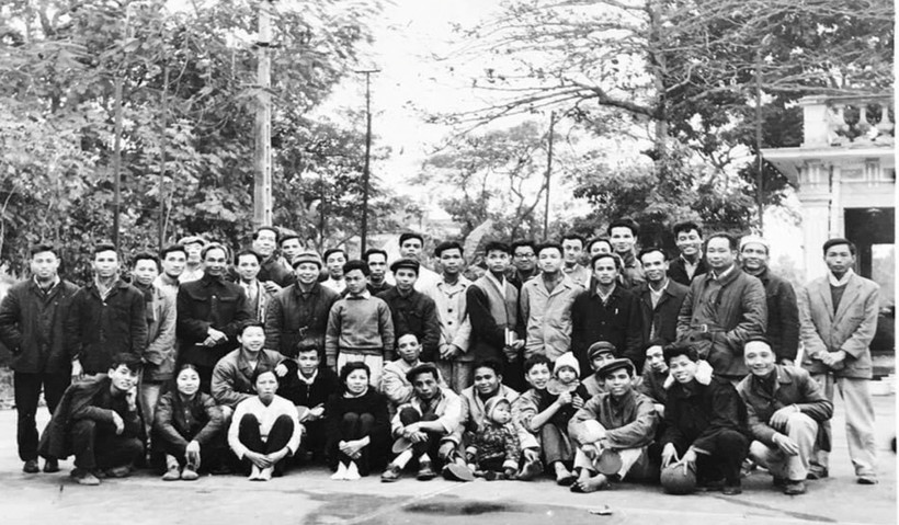 Đội ngũ đông đảo nghiên cứu viên Viện Mỹ thuật những năm đầu thành lập. Nguồn: Tư liệu Viện Mỹ thuật