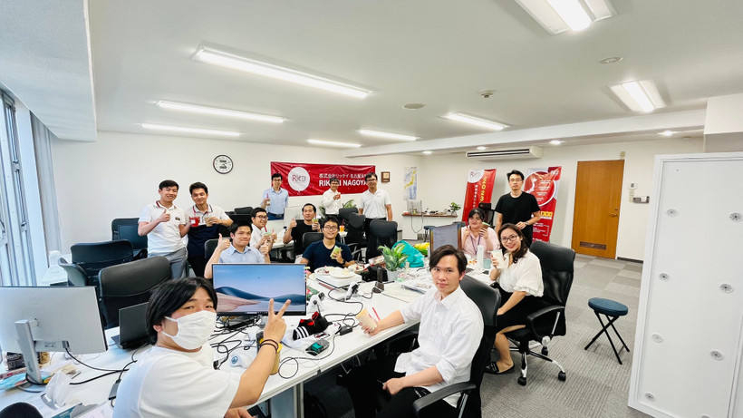 Các kỹ sư Việt Nam tại Nagoya (Nhật Bản).