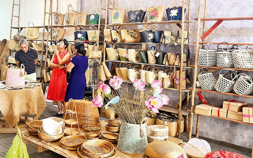 Cửa hàng giới thiệu các sản phẩm, vật dụng làm từ những vật liệu thân thiện môi trường của chị Phạm Nguyễn Thanh Thủy.