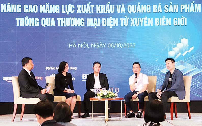 Các đại biểu tham dự Hội nghị Nâng cao năng lực xuất khẩu và quảng bá sản phẩm thông qua thương mại điện tử xuyên biên giới.
