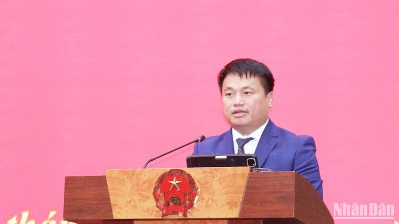Phó Bí thư Thường trực Tỉnh ủy, Trưởng Đoàn đại biểu Quốc hội tỉnh Quảng Ngãi Đặng Ngọc Huy phát biểu tại lễ bế giảng.