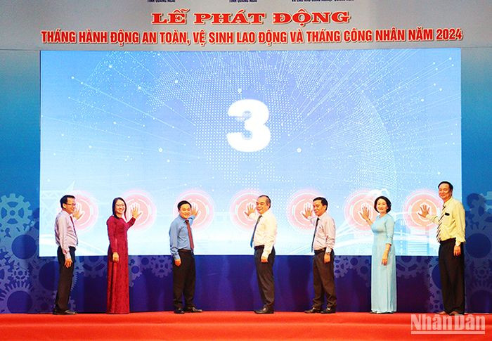 Lãnh đạo tỉnh Quảng Ngãi cùng các sở, ngành và đại diện doanh nghiệp thực hiện nghi thức phát động Tháng hành động về an toàn, vệ sinh lao động và Tháng Công nhân năm 2024. 