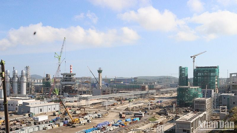 Khu liên hợp sản xuất gang thép Hòa Phát Dung Quất, 1 trong 16 dự án đầu tư ngoài ngân sách có quy mô, tính lan tỏa lớn trên địa bàn tỉnh Quảng Ngãi.