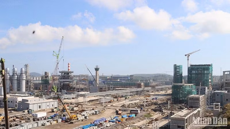 Khu liên hợp sản xuất gang thép Hòa Phát Dung Quất, 1 trong 16 dự án đầu tư ngoài ngân sách có quy mô, tính lan tỏa lớn trên địa bàn tỉnh Quảng Ngãi.