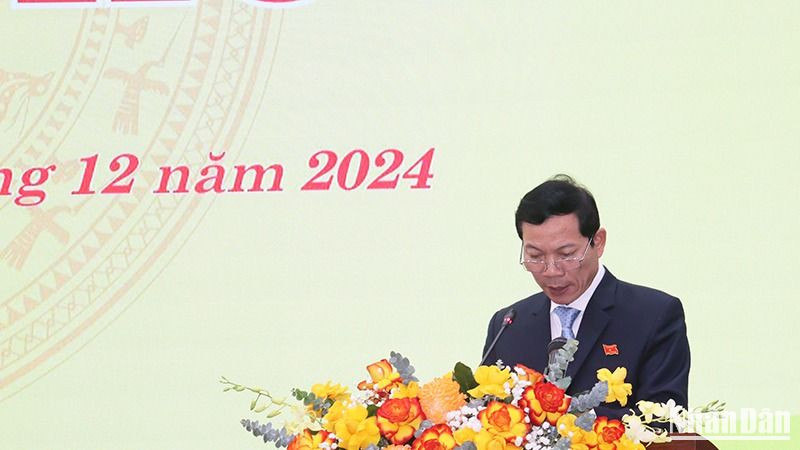 Trưởng Ban Dân vận Tỉnh ủy, Chủ tịch Ủy ban Mặt trận Tổ quốc Việt Nam tỉnh Quảng Ngãi Võ Thanh An trình bày trình bày báo cáo tổng hợp ý kiến, kiến nghị của cử tri tại kỳ họp.