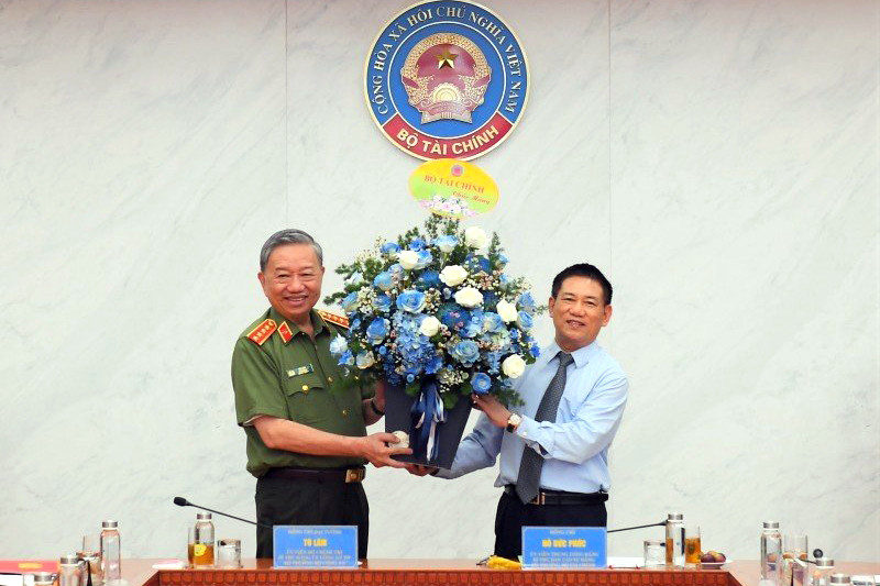 Bộ Tài chính và Bộ Công an tăng cường phối hợp trong phòng, chống tội phạm về thuế