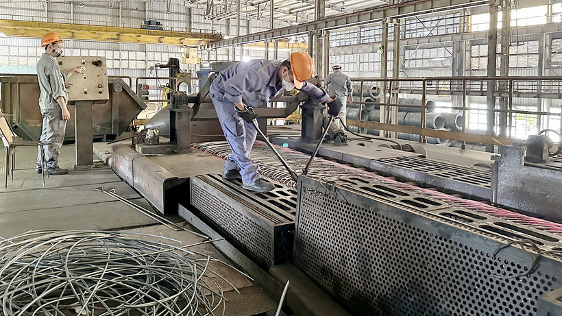 Sản xuất thép cuộn tại Công ty cổ phần Gang thép Thái Nguyên.