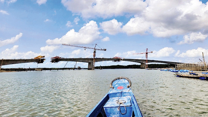 Cầu Mỏ Nhát sau 5 năm thi công, chuẩn bị hợp long.