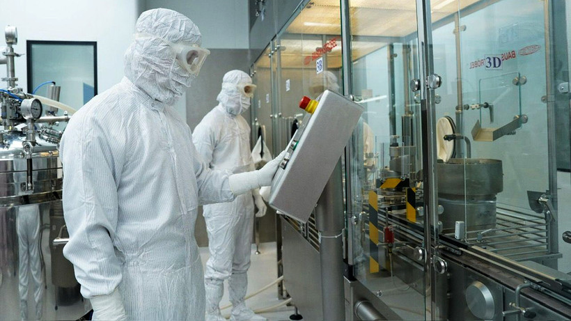Sản xuất thuốc tại Công ty cổ phần Dược phẩm Imexpharm.