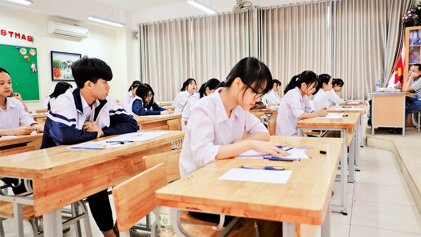 Học sinh dự thi lớp 10 công lập năm học 2023-2024.