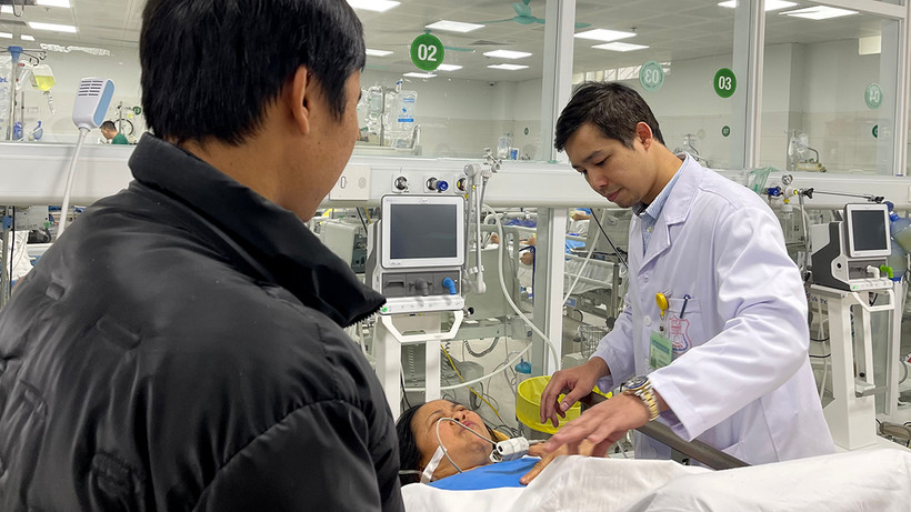 Cấp cứu cho người bệnh tại Bệnh viện Hữu nghị Việt Ðức.