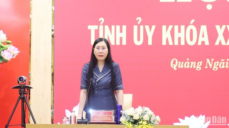 Đồng chí Bùi Thị Quỳnh Vân, Ủy viên Trung ương Đảng, Bí thư Tỉnh ủy, Chủ tịch Hội đồng nhân dân tỉnh Quảng Ngãi phát biểu chỉ đạo tại hội nghị.