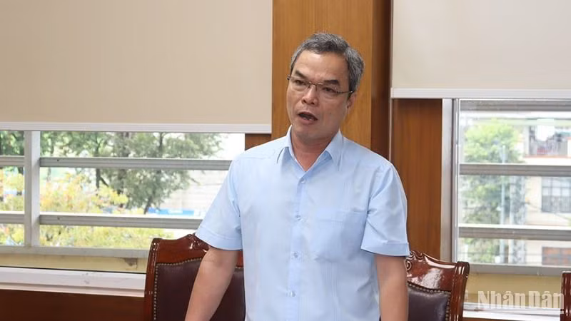 Đồng chí Đặng Ngọc Dũng, Ủy viên Ban Thường vụ Tỉnh ủy, Trưởng Ban Tuyên giáo Tỉnh ủy Quảng Ngãi - 1 trong số 21 cán bộ lãnh đạo chủ chốt thuộc diện Ban Thường vụ Tỉnh ủy Quảng Ngãi quản lý tự nguyện xin nghỉ hưu trước tuổi.