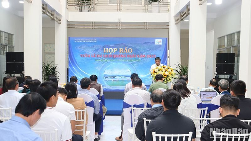 Quang cảnh buổi họp báo.