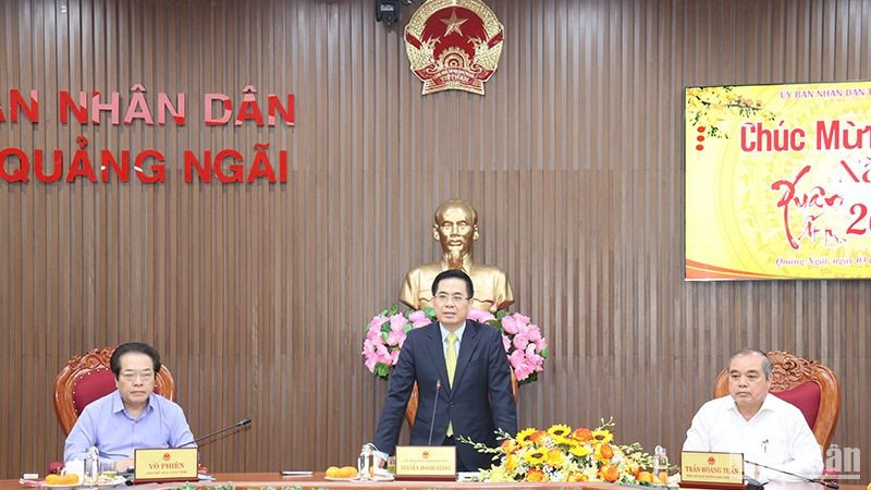 Chủ tịch Ủy ban nhân dân tỉnh Quảng Ngãi Nguyễn Hoàng Giang phát biểu kết luận tại cuộc họp giao ban đầu năm.