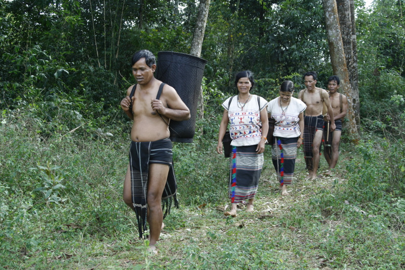 Từ phố thị đến buôn làng