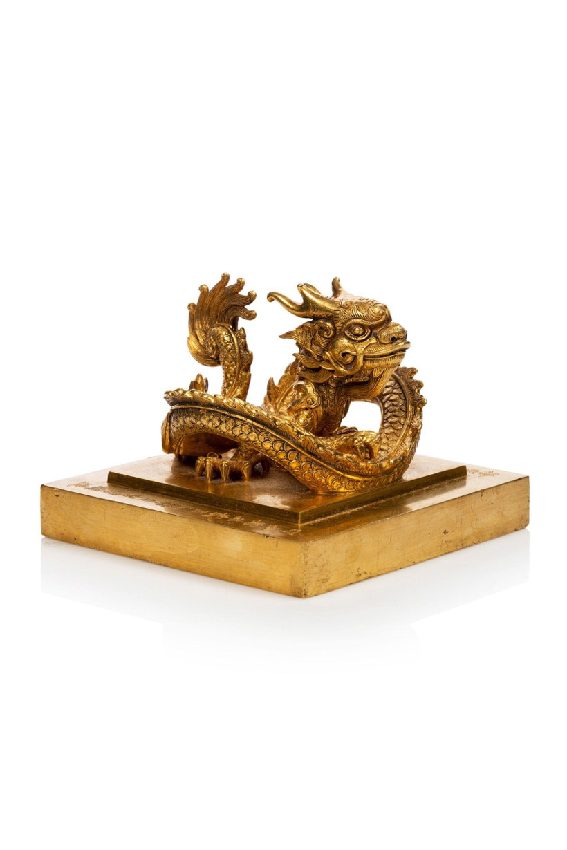 Ấn vàng "Hoàng đế chi bảo". Ảnh: Kevin Vương
