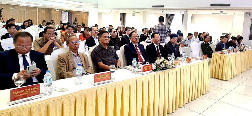 Nhà báo, nhà thơ Nguyễn Hồng Vinh tham dự Lễ ra mắt Hội đồng Lý luận, Phê bình văn học nghệ thuật trung ương nhiệm kỳ 2021-2026, sáng 26/10 tại Hà Nội.