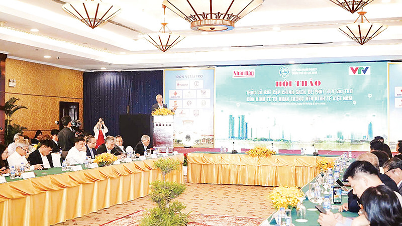 Quang cảnh Hội thảo “Tháo gỡ bất cập chính sách để phát huy vai trò của kinh tế tư nhân trong nền kinh tế Việt Nam” tại Thành phố Hồ Chí Minh. (Ảnh THẾ ANH)