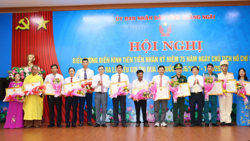 Tôn vinh các gương điển hình tiên tiến trong các phong trào thi đua yêu nước tỉnh Quảng Ngãi giai đoạn 2021-2023.