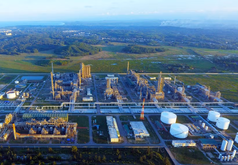 Nhà máy lọc dầu Dung Quất đóng vai trò quan trọng đối với sự phát triển kinh tế-xã hội của tỉnh Quảng Ngãi và vùng kinh tế trọng điểm miền trung.