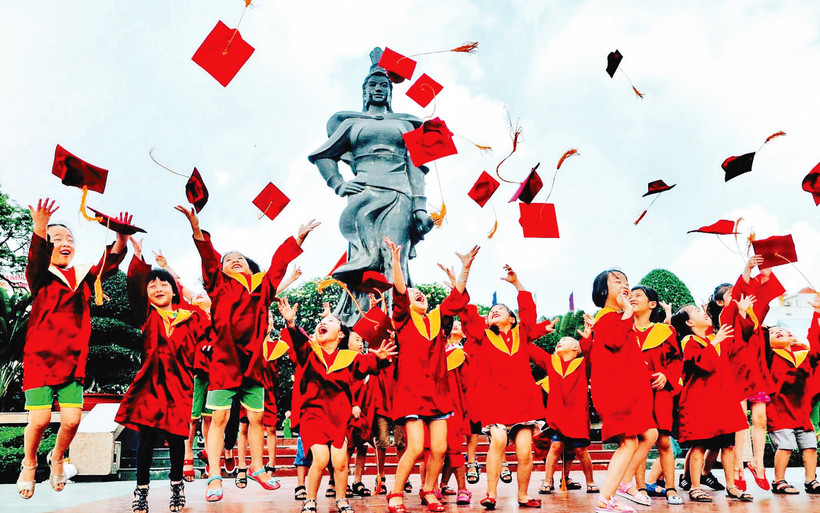 Tượng đài nữ tướng Lê Chân đã trở thành một trong những biểu tượng của thành phố Cảng.