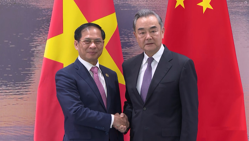Bộ trưởng Ngoại giao Bùi Thanh Sơn và Bộ trưởng Ngoại giao Trung Quốc Vương Nghị.