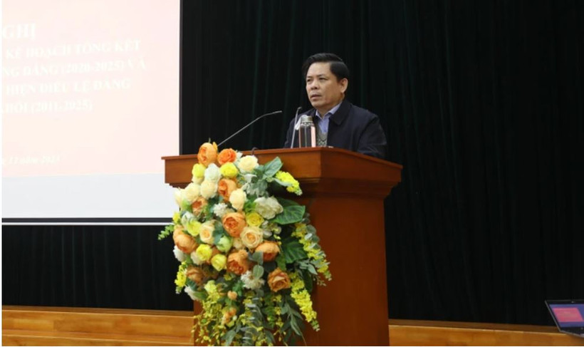 Đồng chí Nguyễn Văn Thể, Ủy viên Trung ương Đảng, Bí thư Đảng ủy khối phát biểu tại hội nghị.