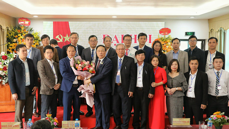 Ra mắt Ban chấp hành Hội Y tế Tư nhân tỉnh Bắc Giang tại đại hội.