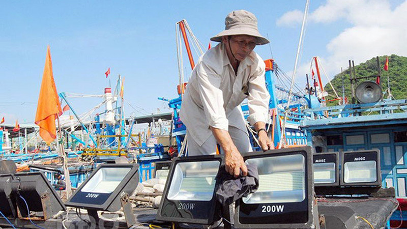 Ứng dụng đèn LED trong khai thác hải sản