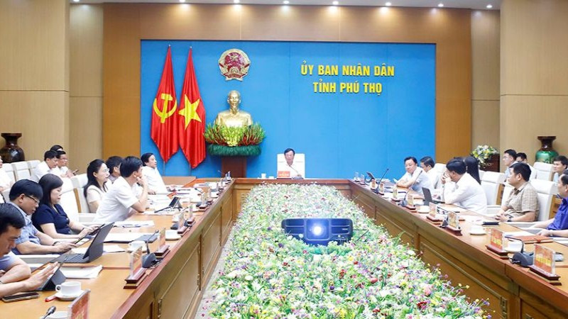 Chủ tịch Ủy ban nhân dân tỉnh Phú Thọ Bùi Văn Quang chủ trì nghe phương án bố trí nhà ở lưu trú cho cán bộ, công chức, viên chức và người lao động sau khi sáp nhập ba tỉnh Phú Thọ, Vĩnh Phúc và Hòa Bình.