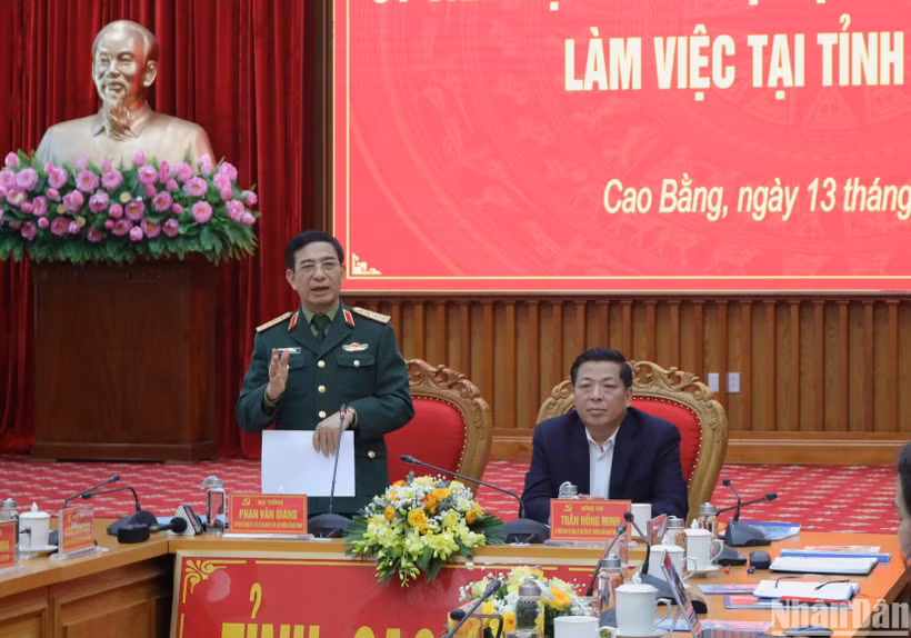 Đại tướng Phan Văn Giang phát biểu ý kiến tại buổi làm việc với lãnh đạo tỉnh Cao Bằng.