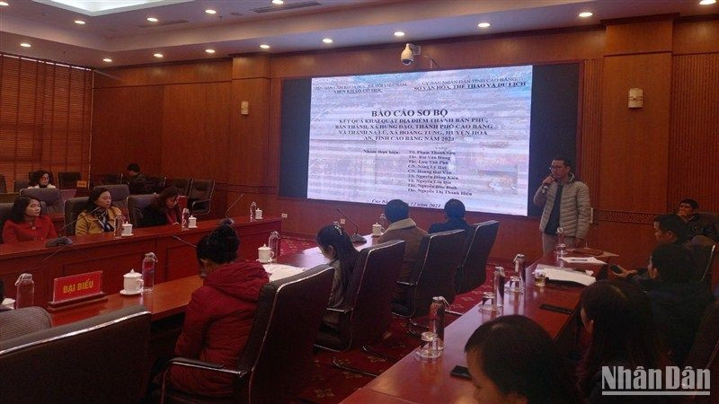 Chuyên gia Viện Khảo cổ học báo cáo kết quả khảo cổ tại các di tích.