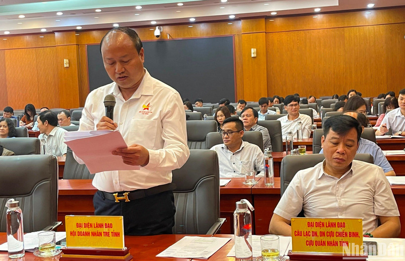Đại diện Hội Doanh nhân trẻ tỉnh Cao Bằng phát biểu ý kiến tại hội nghị.