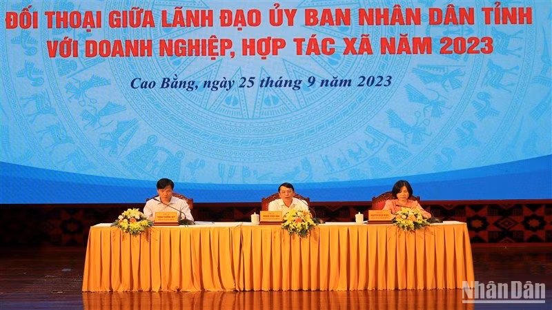 Thường trực Ủy ban nhân dân tỉnh Cao Bằng chủ trì hội nghị đối thoại với doanh nghiệp và hợp tác xã trên địa bàn.