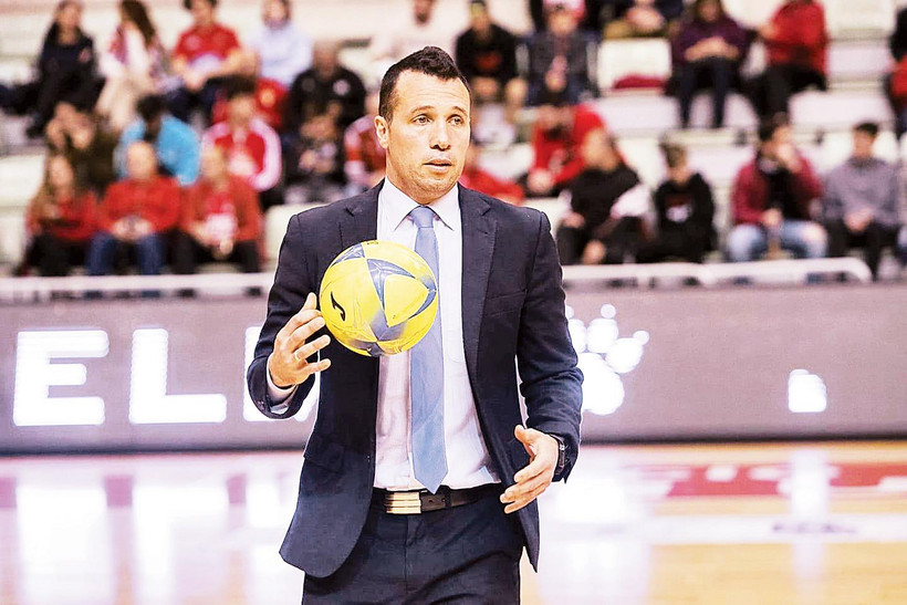 HLV Giustozzi Diego Raul được kỳ vọng sẽ tạo ra diện mạo mới cho futsal Việt Nam. Ảnh: Getty