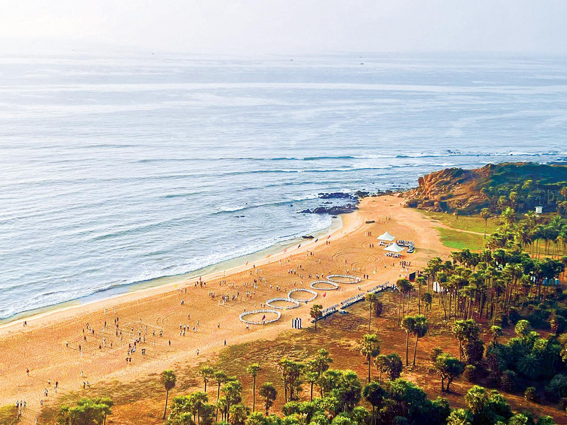 Visakhapatnam được thiên nhiên ưu đãi những bãi biển hoang sơ trải dài thu hút du khách.