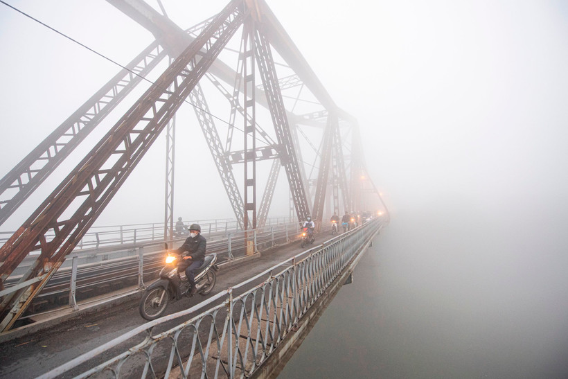 Sương mù kỷ lục ở Thủ đô Hà Nội xuất hiện sáng ngày 2/2/2024, khi mức độ ô nhiễm không khí đạt mốc 247 - đứng đầu thế giới trên bảng xếp hạng của AQI. Ảnh: Linh Tố