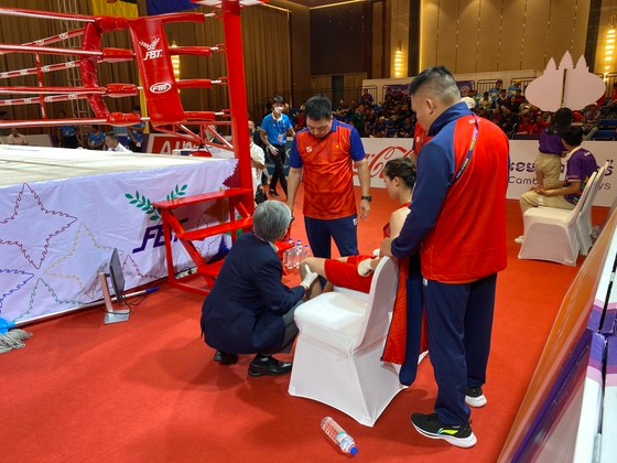 Võ sĩ Nguyễn Thị Tâm bất ngờ dính chấn thương và phải dừng bước đáng tiếc tại SEA Games 32. Ảnh: sggp.org.vn