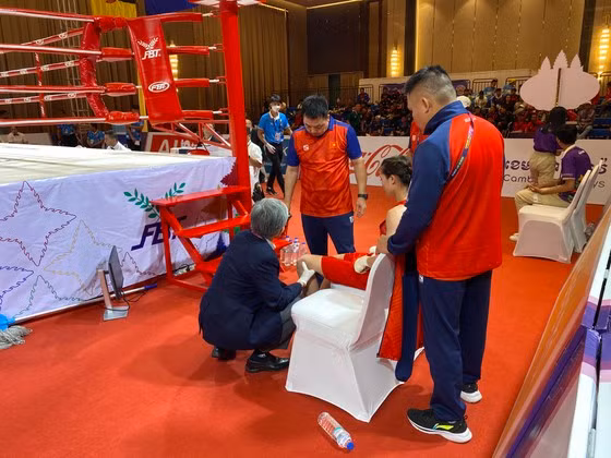 Võ sĩ Nguyễn Thị Tâm bất ngờ dính chấn thương và phải dừng bước đáng tiếc tại SEA Games 32. Ảnh: sggp.org.vn