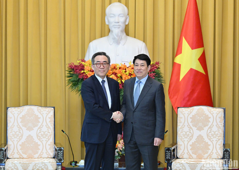 Chủ tịch nước Lương Cường tiếp Bộ trưởng Ngoại giao Hàn Quốc Cho Tae-yul.