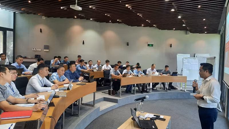 Lãnh đạo Học viện Viettel chia sẻ tại lớp nguồn giám đốc Viettel tỉnh/ thành phố năm 2023 