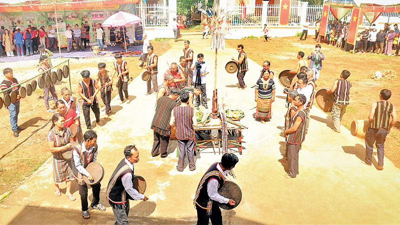 Không gian Lễ hội Kết bạn của người M’nông ở xã Thọ Sơn, huyện Bù Đăng.