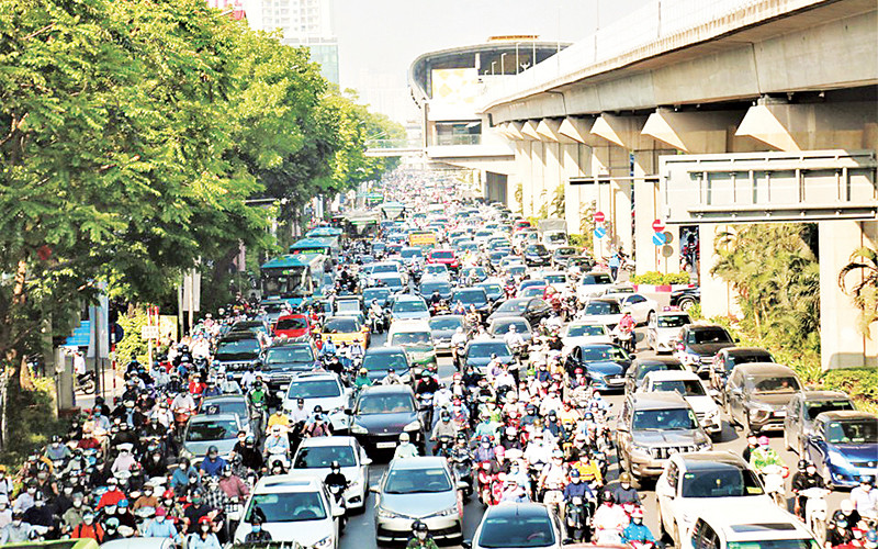 Tình trạng ùn tắc thường xuyên diễn ra tại tuyến đường Nguyễn Trãi vào giờ cao điểm.