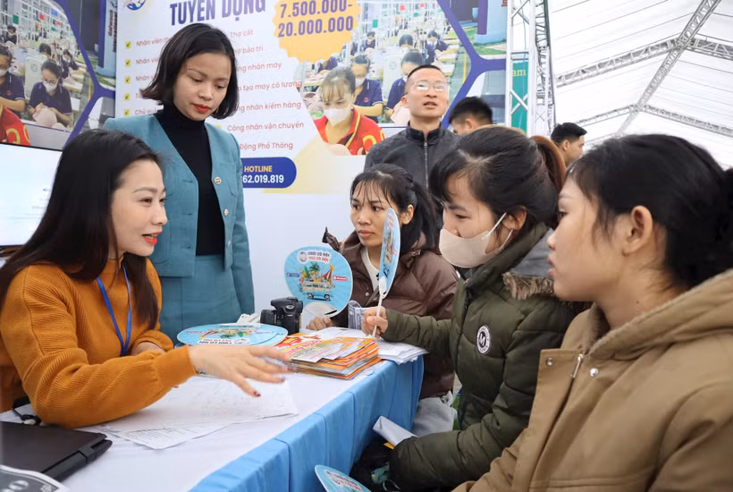 Các doanh nghiệp tìm kiếm lao động tại Ngày hội việc làm được tổ chức ngay sau Tết Nguyên đán Ất Tỵ 2025 tại Khu công nghiệp VSIP Nghệ An.
