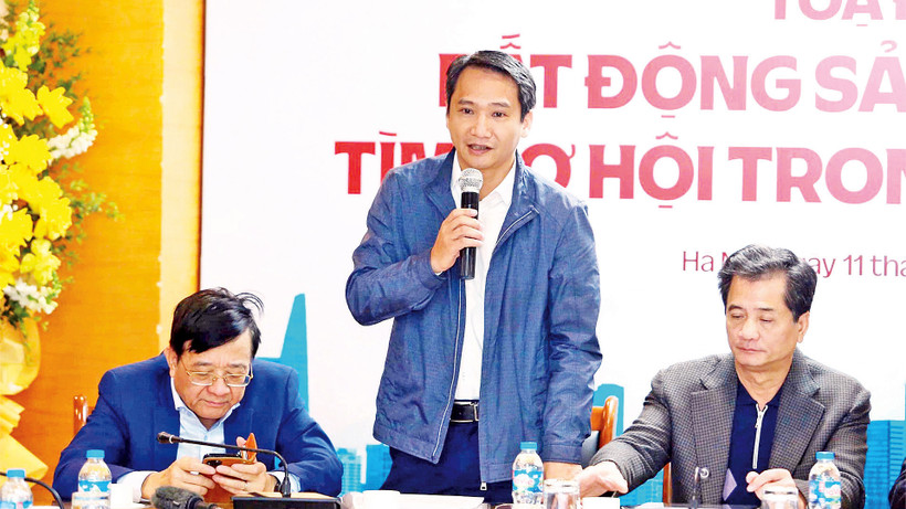 Ông Vương Duy Dũng, Phó Cục trưởng Quản lý nhà và Thị trường bất động sản (Bộ Xây dựng) phát biểu tại buổi tọa đàm. (Ảnh PHẠM HƯNG)
