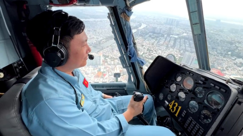 Không quân nhân dân Việt Nam hợp luyện trên bầu trời Thành phố Hồ Chí Minh
