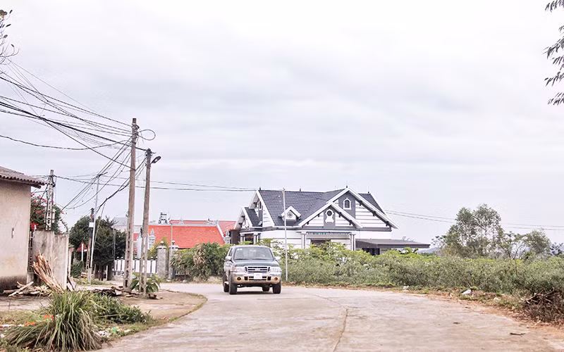Nhờ giao thông thuận lợi, đời sống kinh tế của người dẫn xã Đèo Gia ngày càng phát triển.