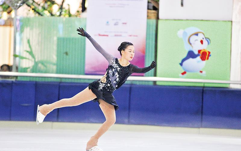 Các vận động viên tranh tài tại Giải Trượt băng nghệ thuật quốc gia 2022. Ảnh | QUYẾT THẮNG